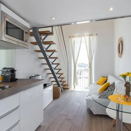 Location, 1 Bedroom Flat *